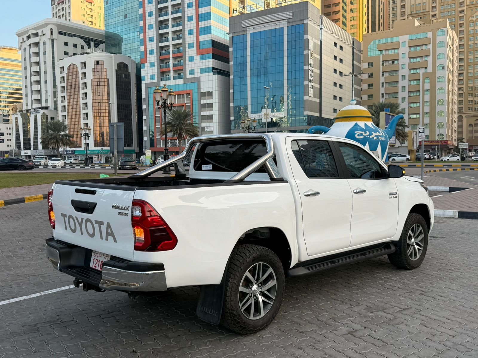 Toyota Hilux SR5 2019 White image